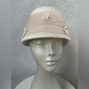 Vintage 1960s woven cream straw bucket hat with beige netting velvet Eva Mae 22”